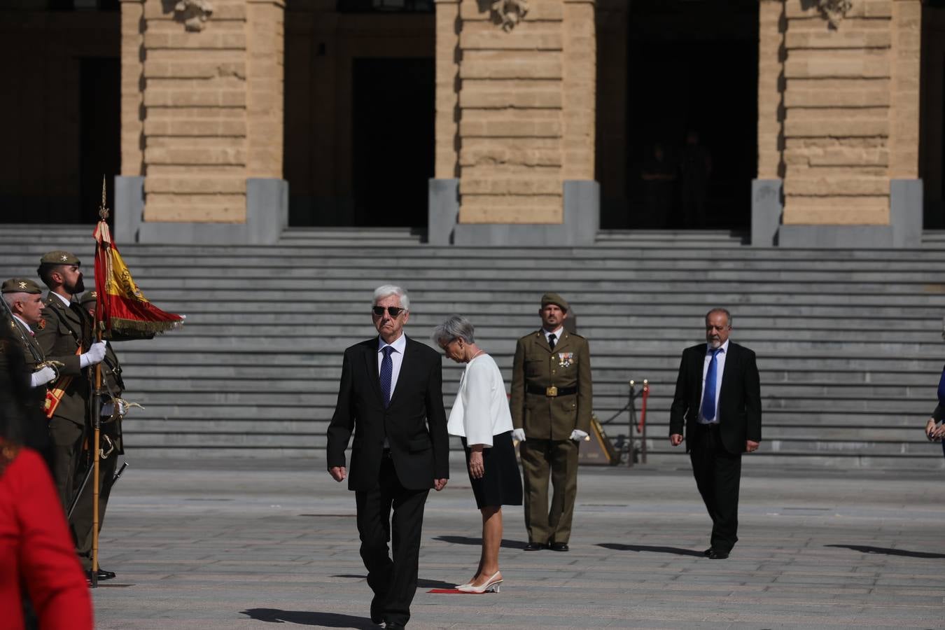 La jura de bandera civil cierra los actos por el Día de las Fuerzas Armadas en San Fernando