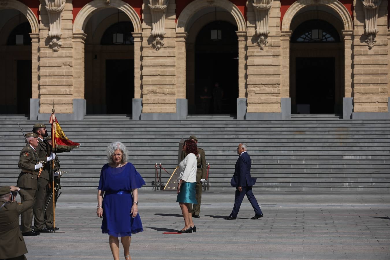 La jura de bandera civil cierra los actos por el Día de las Fuerzas Armadas en San Fernando