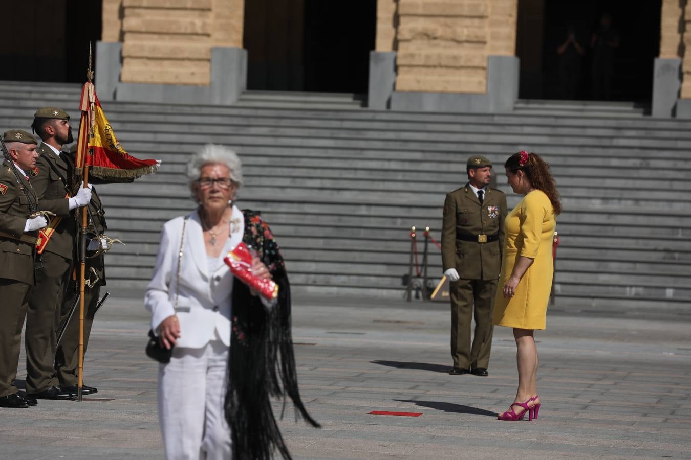 La jura de bandera civil cierra los actos por el Día de las Fuerzas Armadas en San Fernando