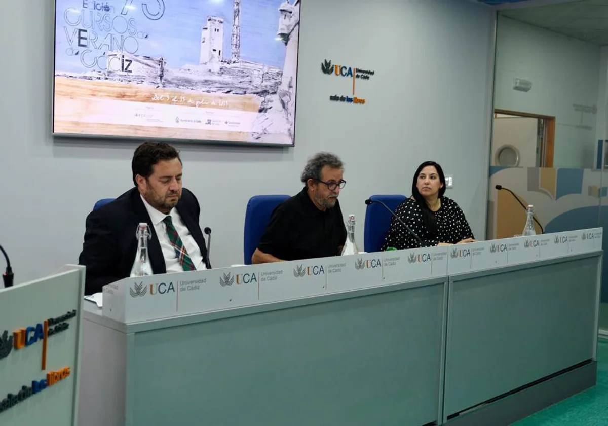 Jaime Armario, Jacinto Porro y Ana Fernández durante la presentación de los Cursos de Verano