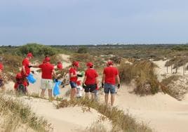 Mares Circulares recoge 132 kilos de residuos de la playa de Valdelagrana