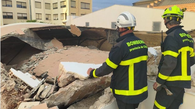 Se cae parte de la cúpula de la iglesia Castrense en Cádiz