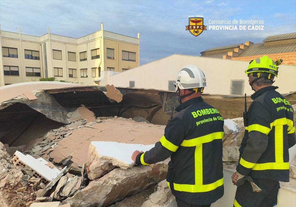 Cae el techo de la Castrense en Cádiz