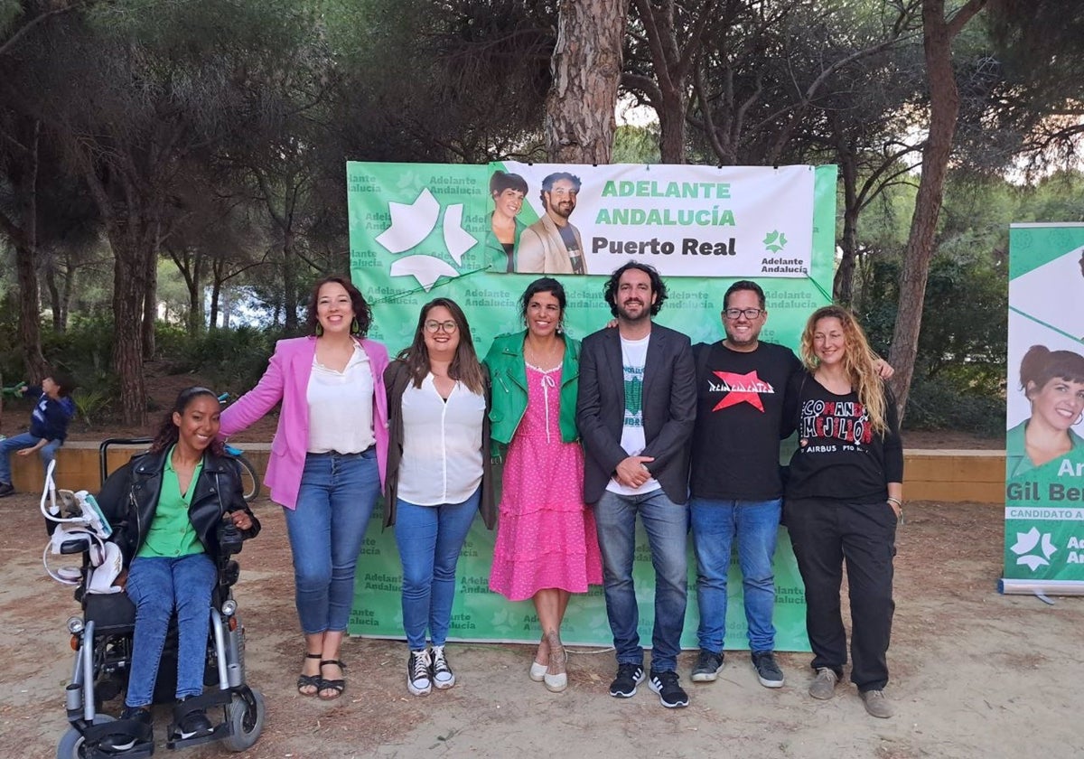 Teresa Rodríguez, en el centro de la imagen, en un acto de campaña con motivo del 28M.