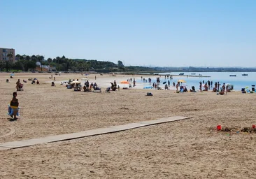 Prohibido temporalmente el baño en la playa de La Cachucha en Puerto Real