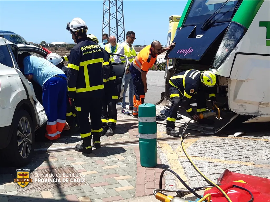 Fotos: accidente del tranvía de la Bahía en Chiclana