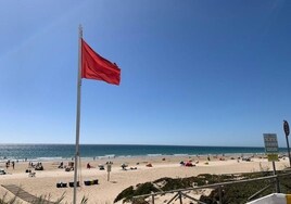 Banderas negras 2023: dos playas de Cádiz, entre las más contaminadas de Andalucía