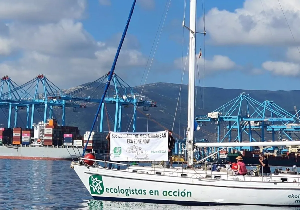 Verdemar se moviliza contra las emisiones de los buques en el Estrecho de Gibraltar