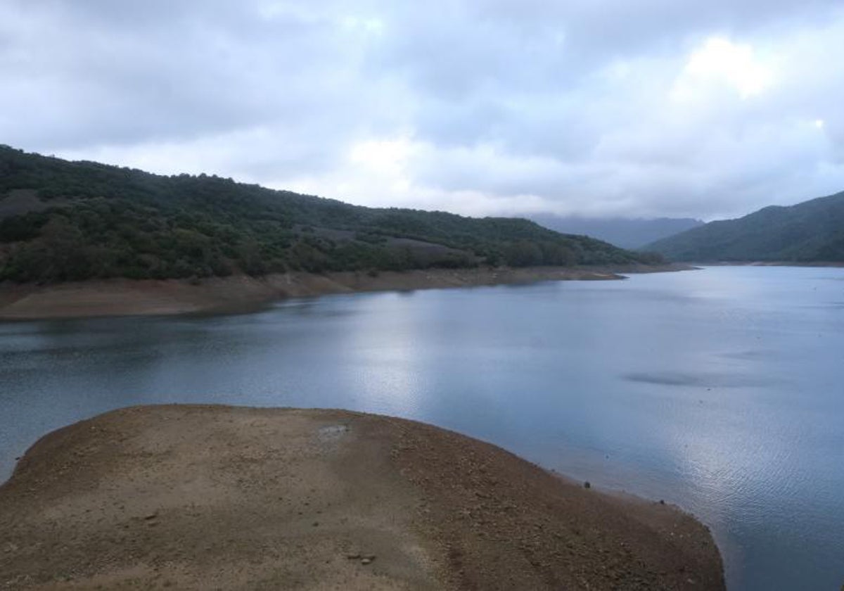 Unas obras provocan que San José del Valle imponga restricciones al consumo de agua