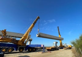 La obra del tren de La Cabezuela se prepara para colocar el tablero central del viaducto