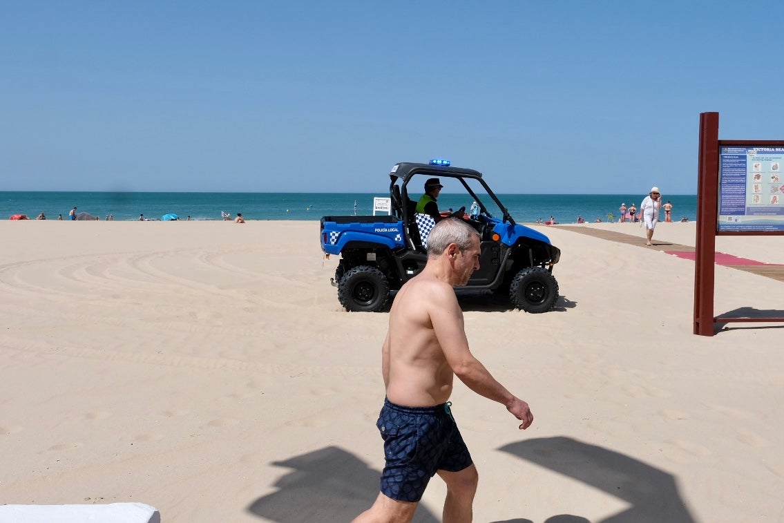 Fotos: La Policía Local vuelve a las playas de Cádiz