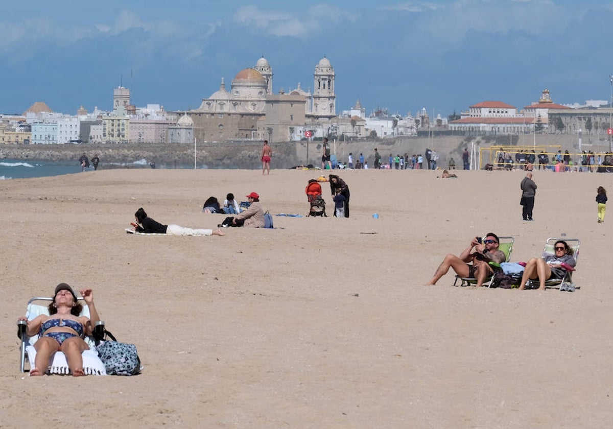 ¿Cuándo termina la primera ola de calor del verano 2023 en Cádiz?