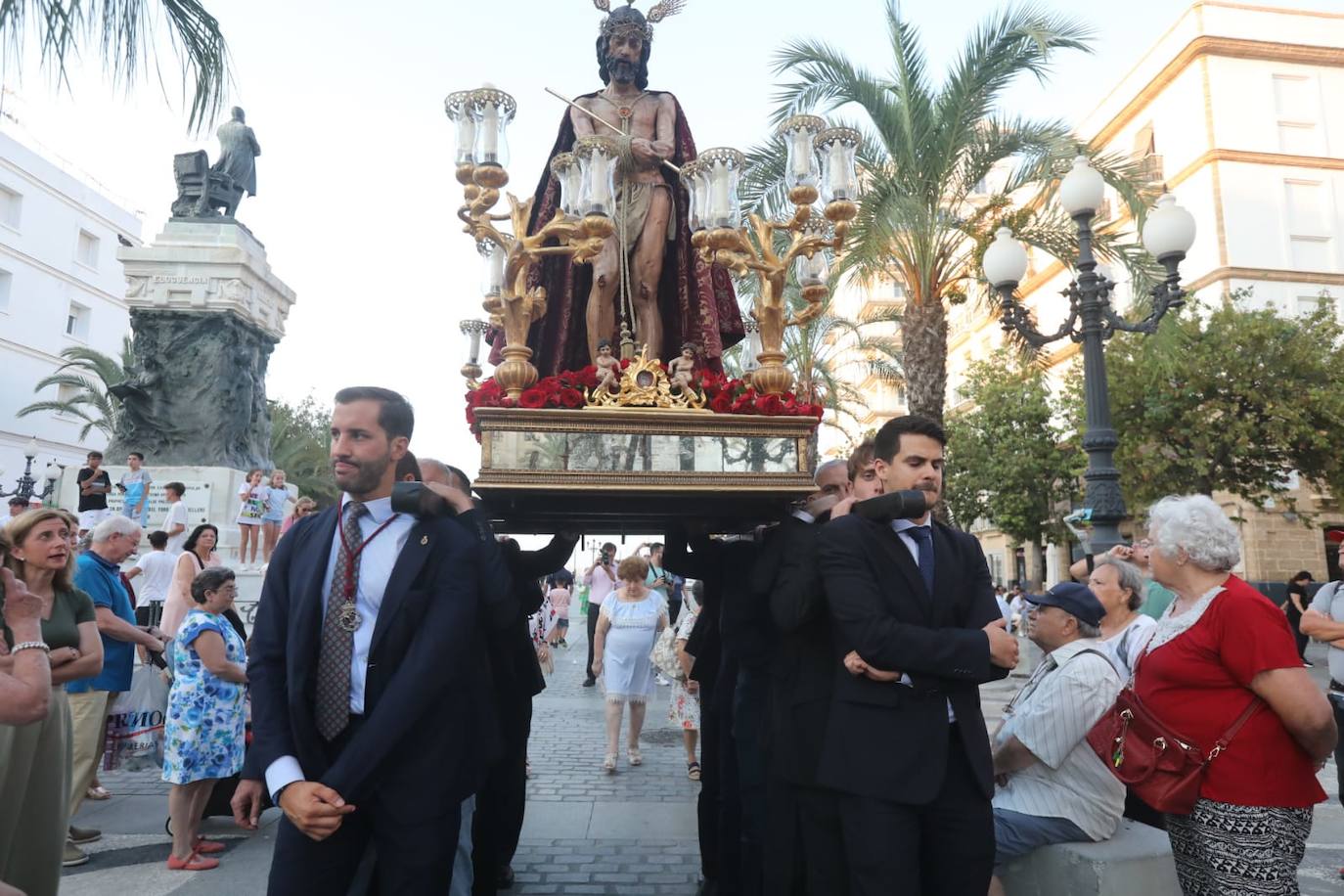 Fotos: Traslado de los titulares de Ecce-Homo a la iglesia de San Juan de Dios