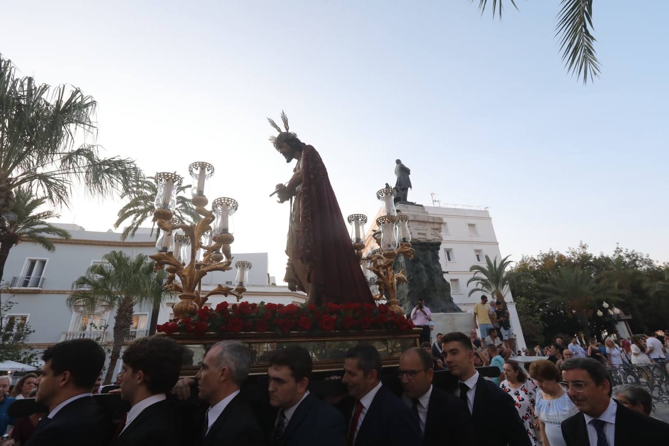 Fotos: Traslado de los titulares de Ecce-Homo a la iglesia de San Juan de Dios