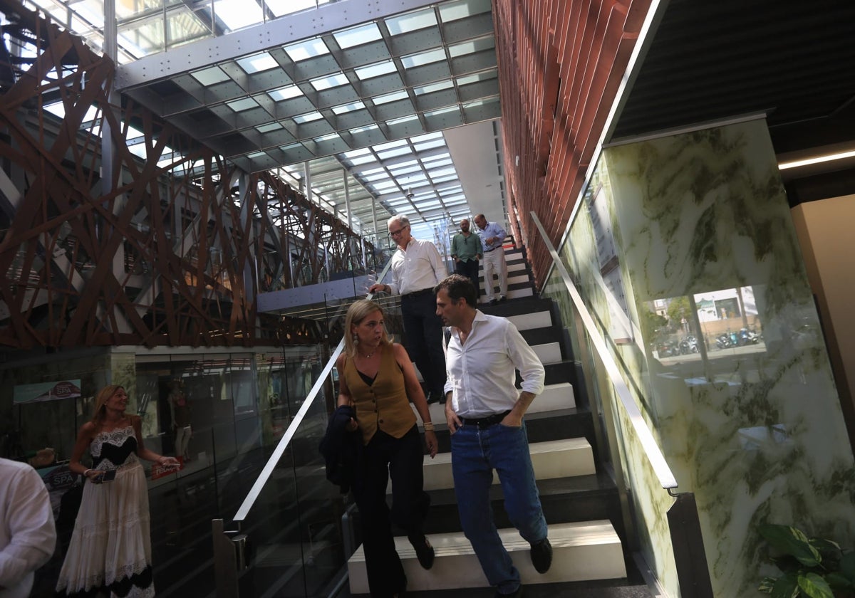 Almudena Martínez del Junco y Bruno García en el Parador Hotel Atlántico.