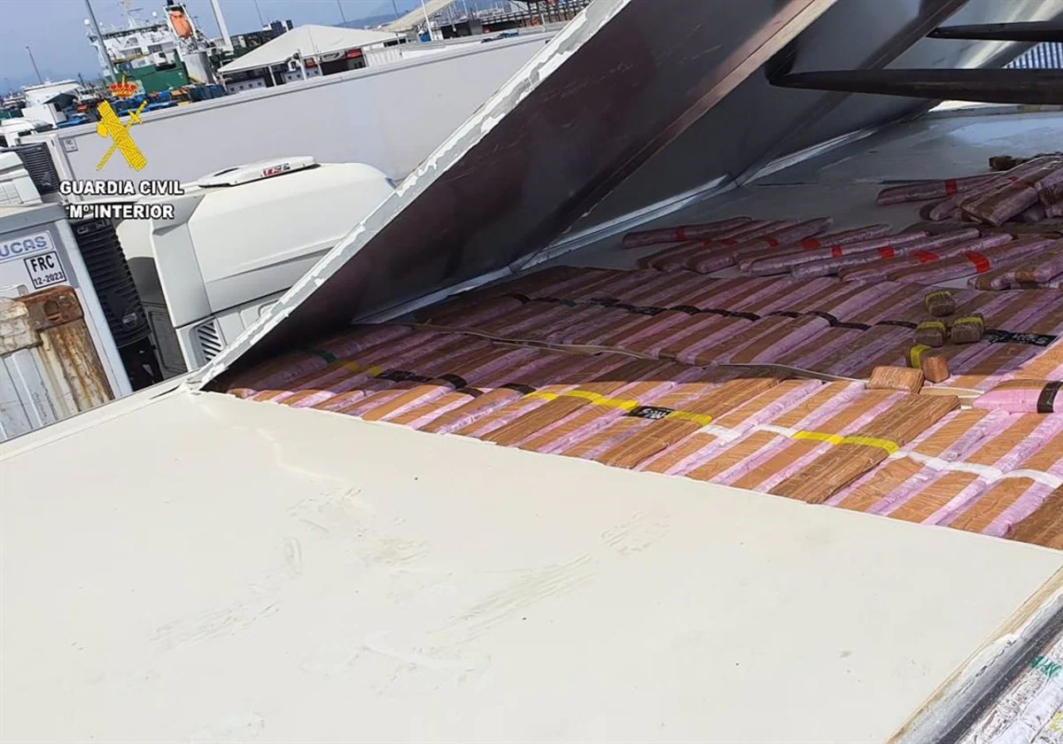 Diez detenidos por introducir 5,5 toneladas de hachís por el puerto de Algeciras oculta en dobles fondos