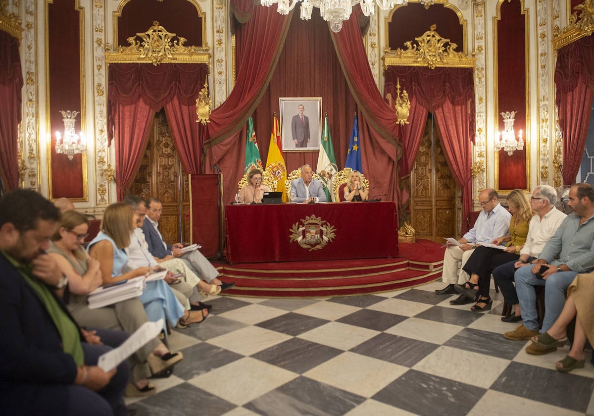 Último Pleno de la Diputación de Cádiz antes de la investidura.