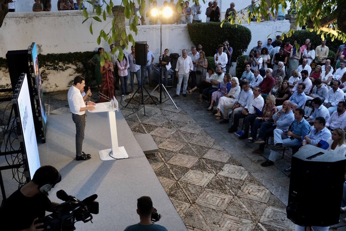 FOTOS: Juanma Moreno abre campaña en El Puerto