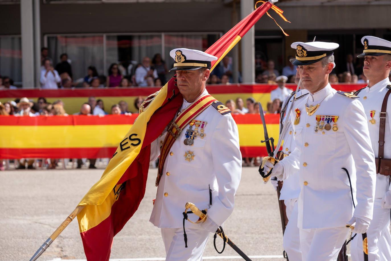 Felipe VI entrega los Reales Despachos de empleo en San Fernando