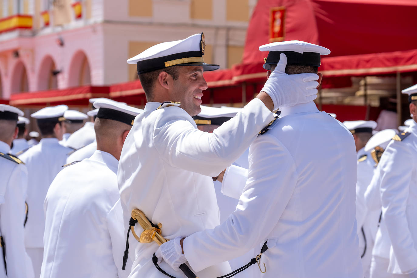 Felipe VI entrega los Reales Despachos de empleo en San Fernando