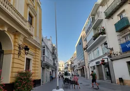 Roban la bandera LGTBI de la puerta del Ayuntamiento de Chiclana