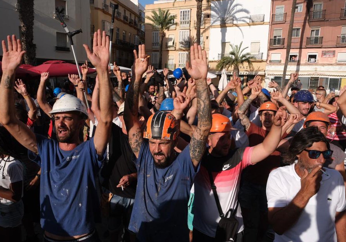 Miembros de la Coordinadora durante el mitin de Yolanda Díaz el pasado domingo en Cádiz