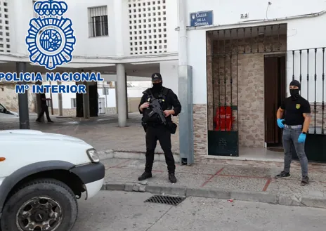 Imagen secundaria 1 - Duro golpe en Sanlúcar contra los «herederos» del histórico clan de narcos de la Pinilla