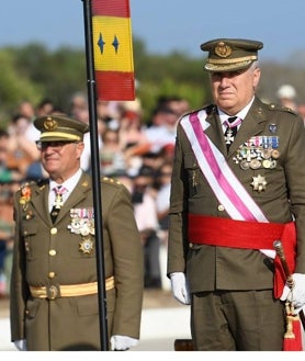 Imagen secundaria 2 - Casi un millar de nuevos soldados juran ante la Bandera de España en el Centro de Formación de Tropa Nº 2 de Camposoto