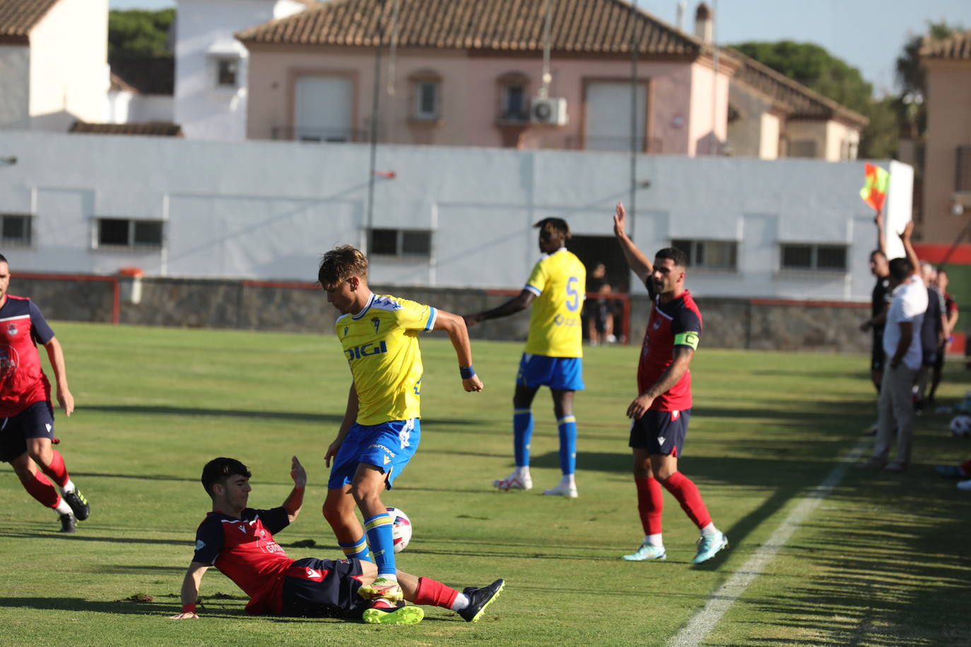 Fotos: El Cádiz CF juega su primer amistoso en Benalup ante el Barbate