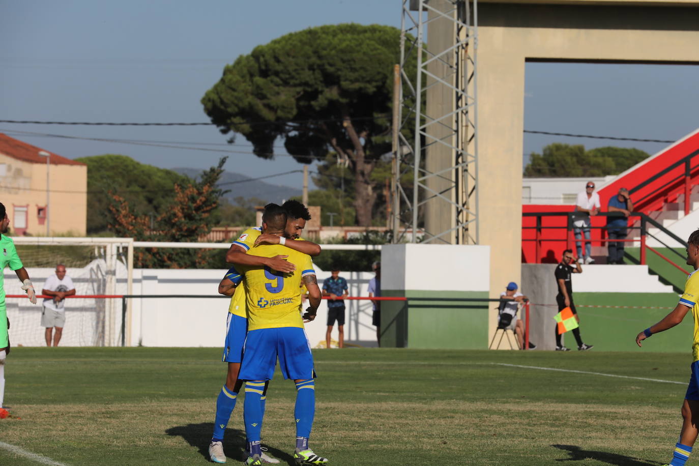 Fotos: El Cádiz CF juega su primer amistoso en Benalup ante el Barbate
