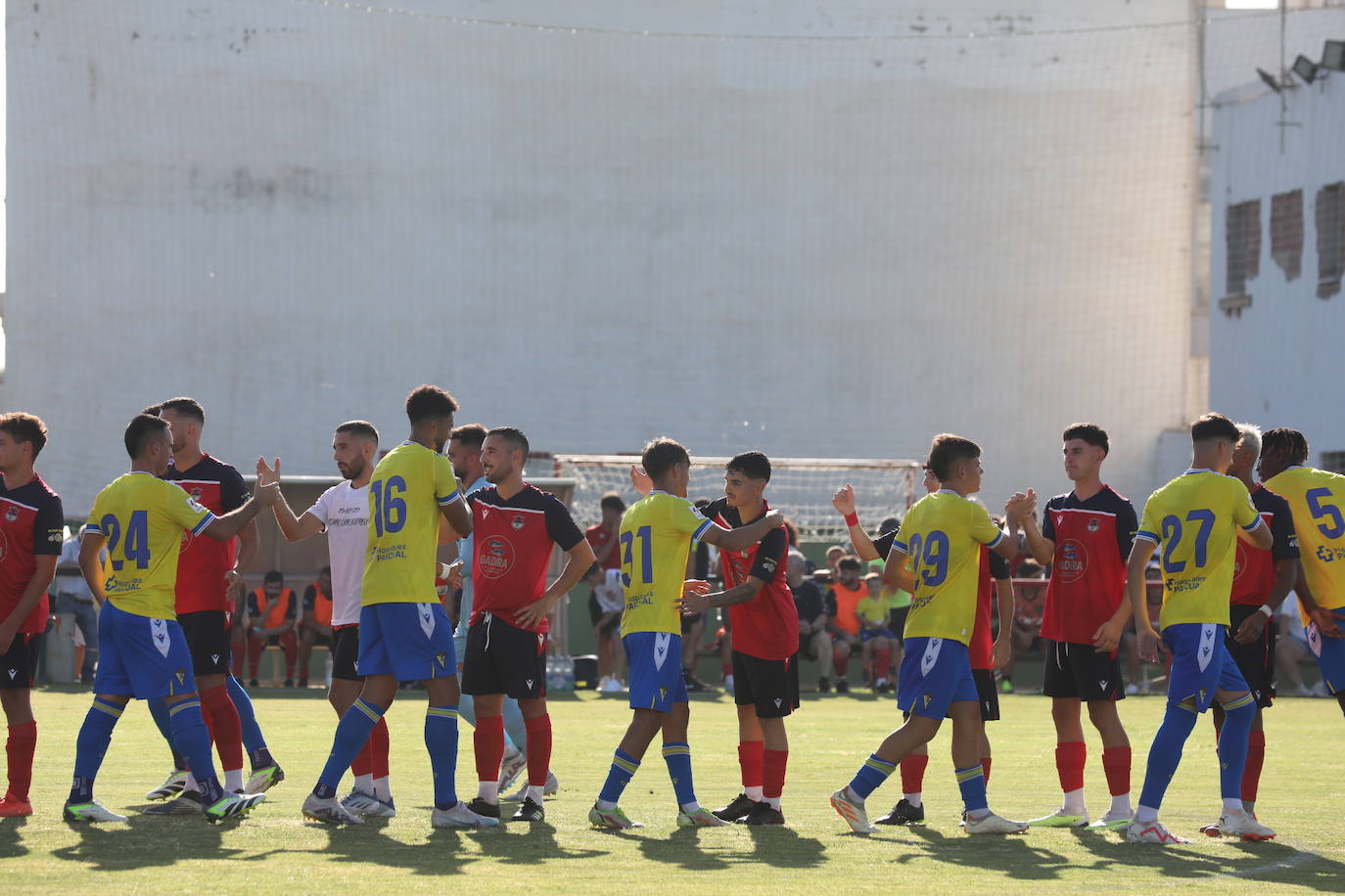 Fotos: El Cádiz CF juega su primer amistoso en Benalup ante el Barbate