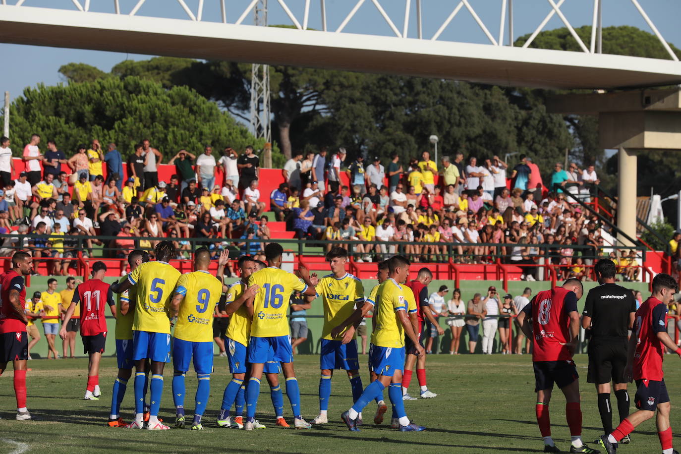 Fotos: El Cádiz CF juega su primer amistoso en Benalup ante el Barbate