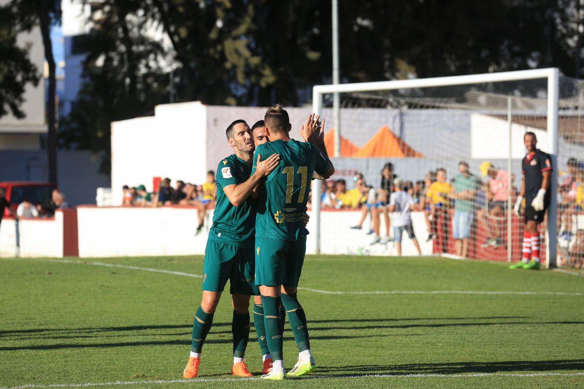 Fotos: El Cádiz golea al Chiclana (1-9)