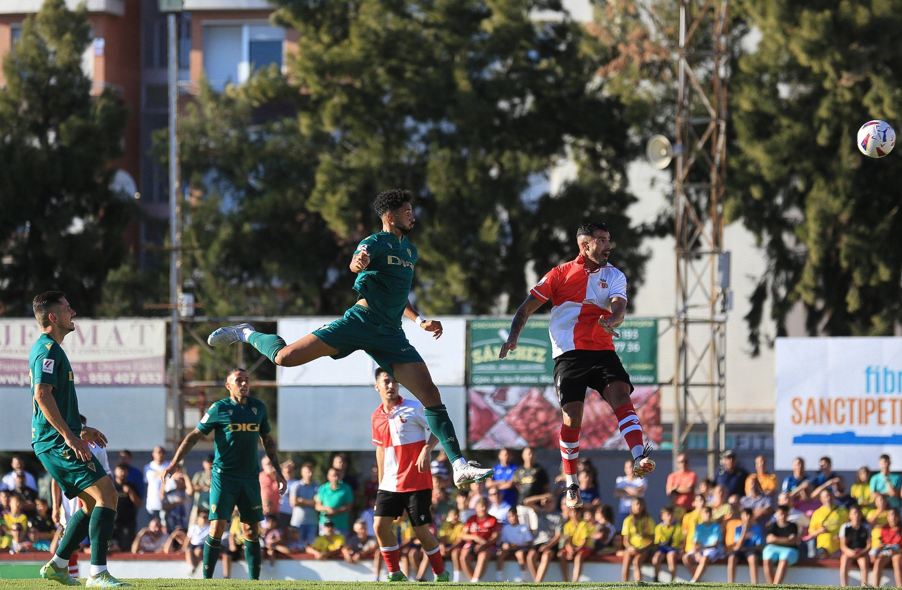 Fotos: El Cádiz golea al Chiclana (1-9)