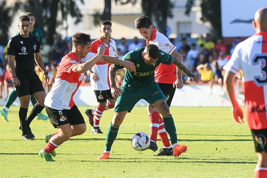 Fotos: El Cádiz golea al Chiclana (1-9)