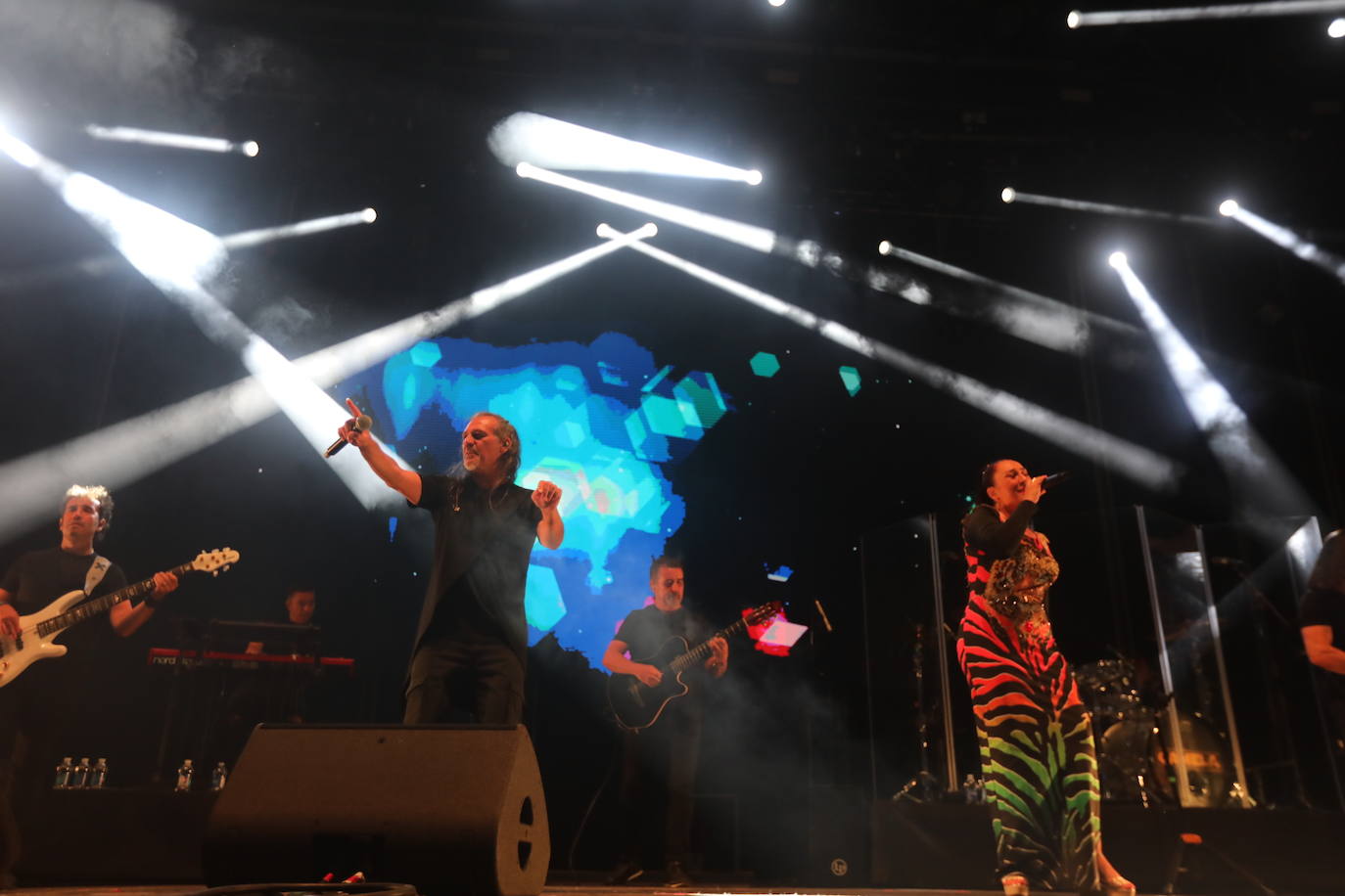 Fotos: La tecno rumba de Camela conquista el Concert Music Festival de Chiclana