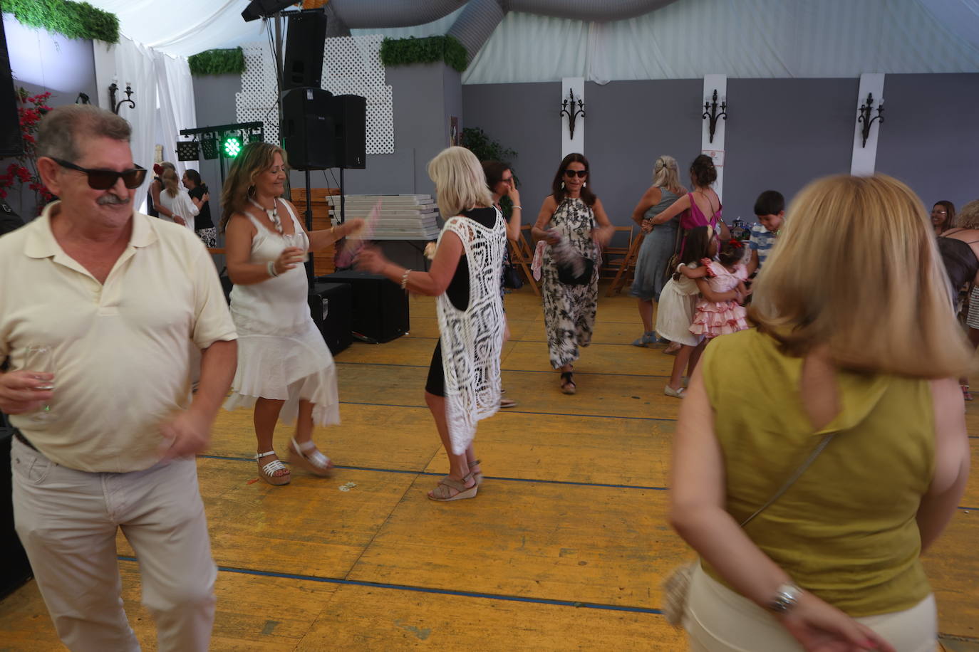 Fotos: Un gran sábado de playa resta fuelle a la Feria de San Fernando