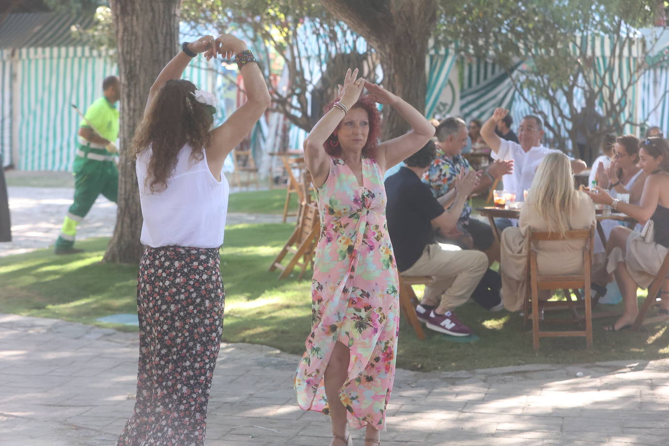 Fotos: Un gran sábado de playa resta fuelle a la Feria de San Fernando