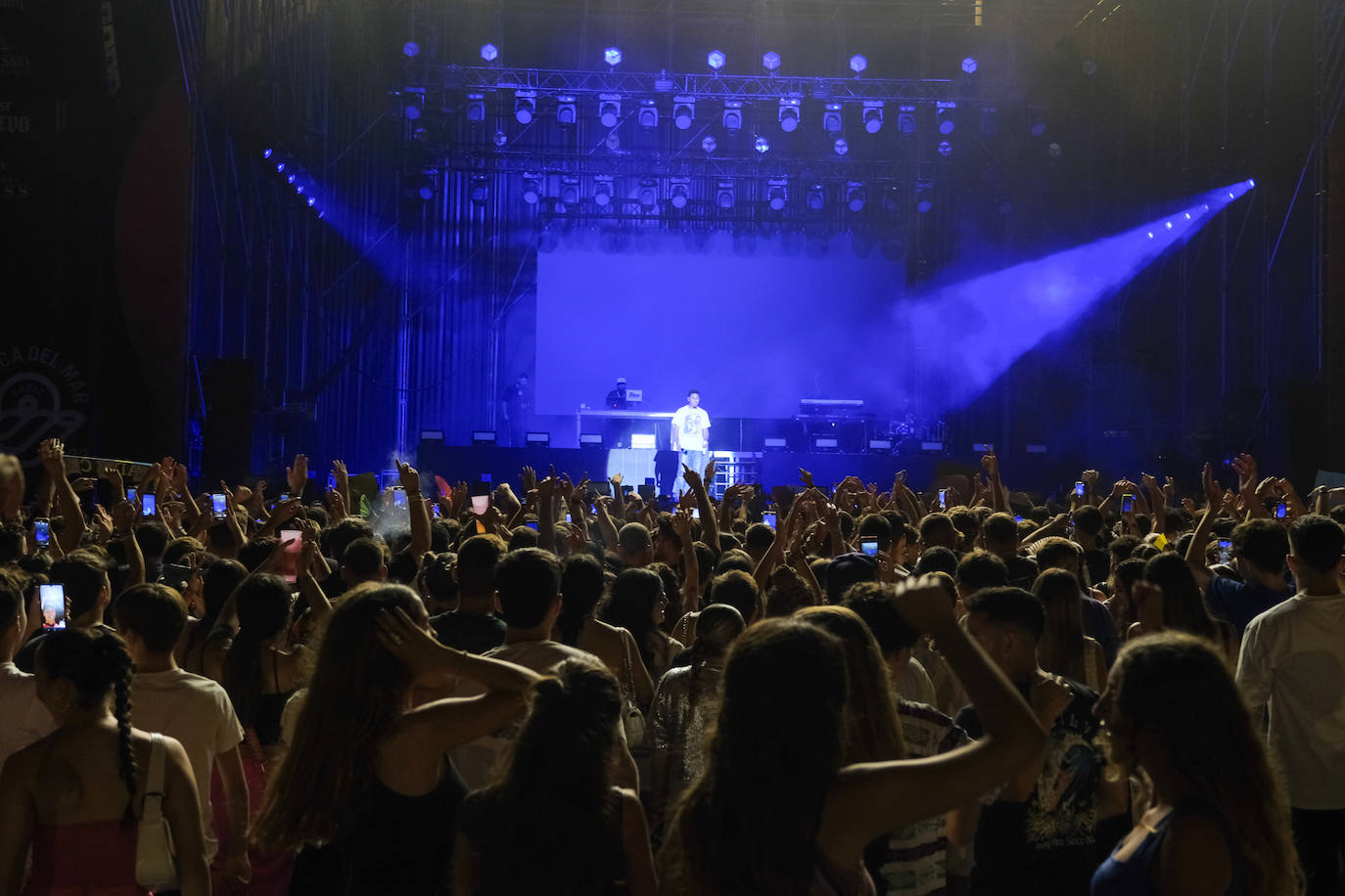 FOTOS: El latino Myke Towers eleva la temperatura con un gran concierto en Cádiz