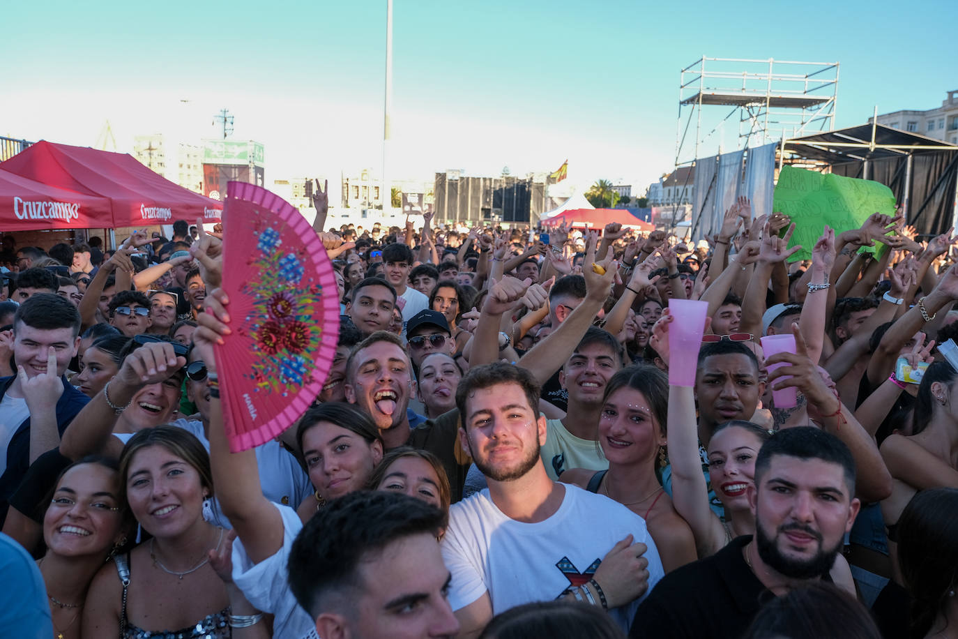 FOTOS: El latino Myke Towers eleva la temperatura con un gran concierto en Cádiz