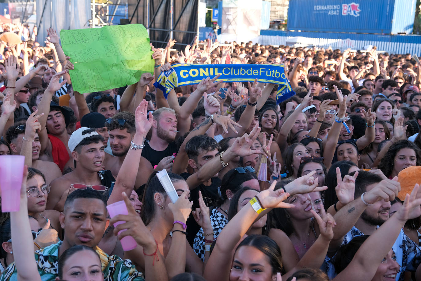 FOTOS: El latino Myke Towers eleva la temperatura con un gran concierto en Cádiz