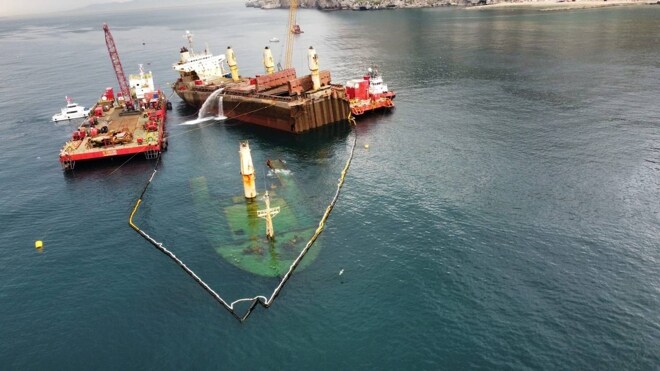 Oilkontrol trabajando con unos vertidos en alta mar