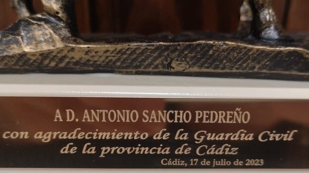 La Guardia Civil de Cádiz homenajea a Antonio Sancho, jefe de Protocolo de la Diputación de Cádiz