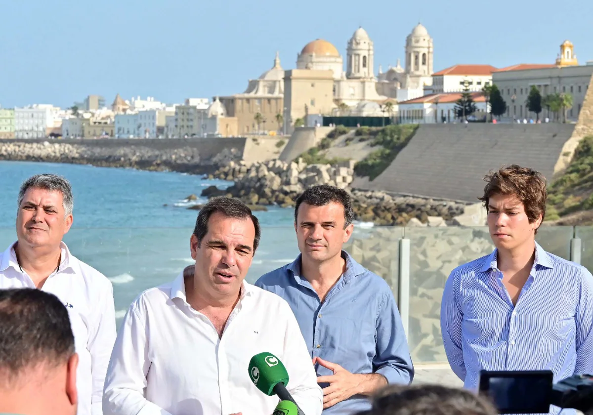 Momento de la comparecencia de los miembros del PP de Cádiz para hacer balance de la campaña