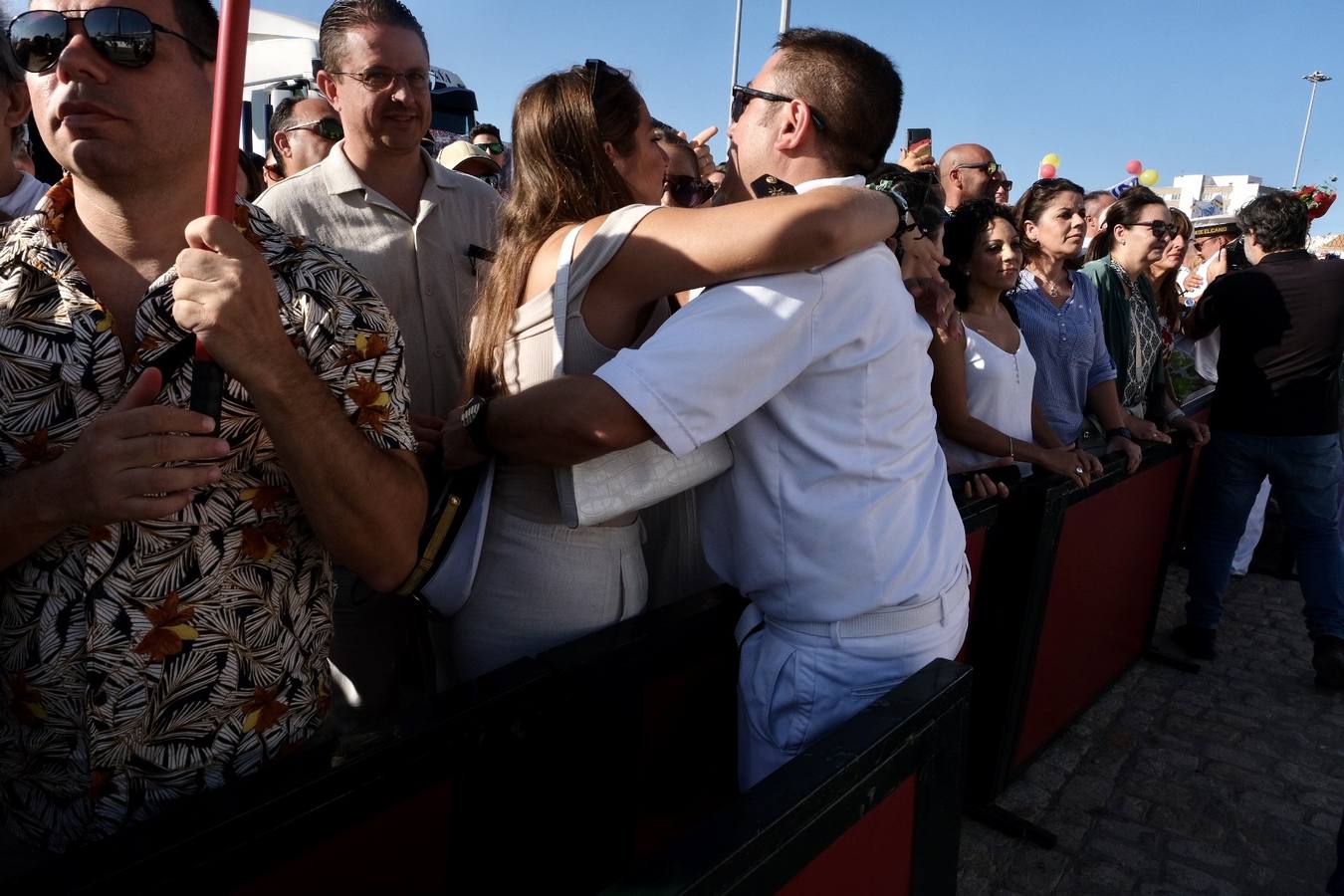 Fotos: Emotiva llegada del Juan Sebastián Elcano a Cádiz