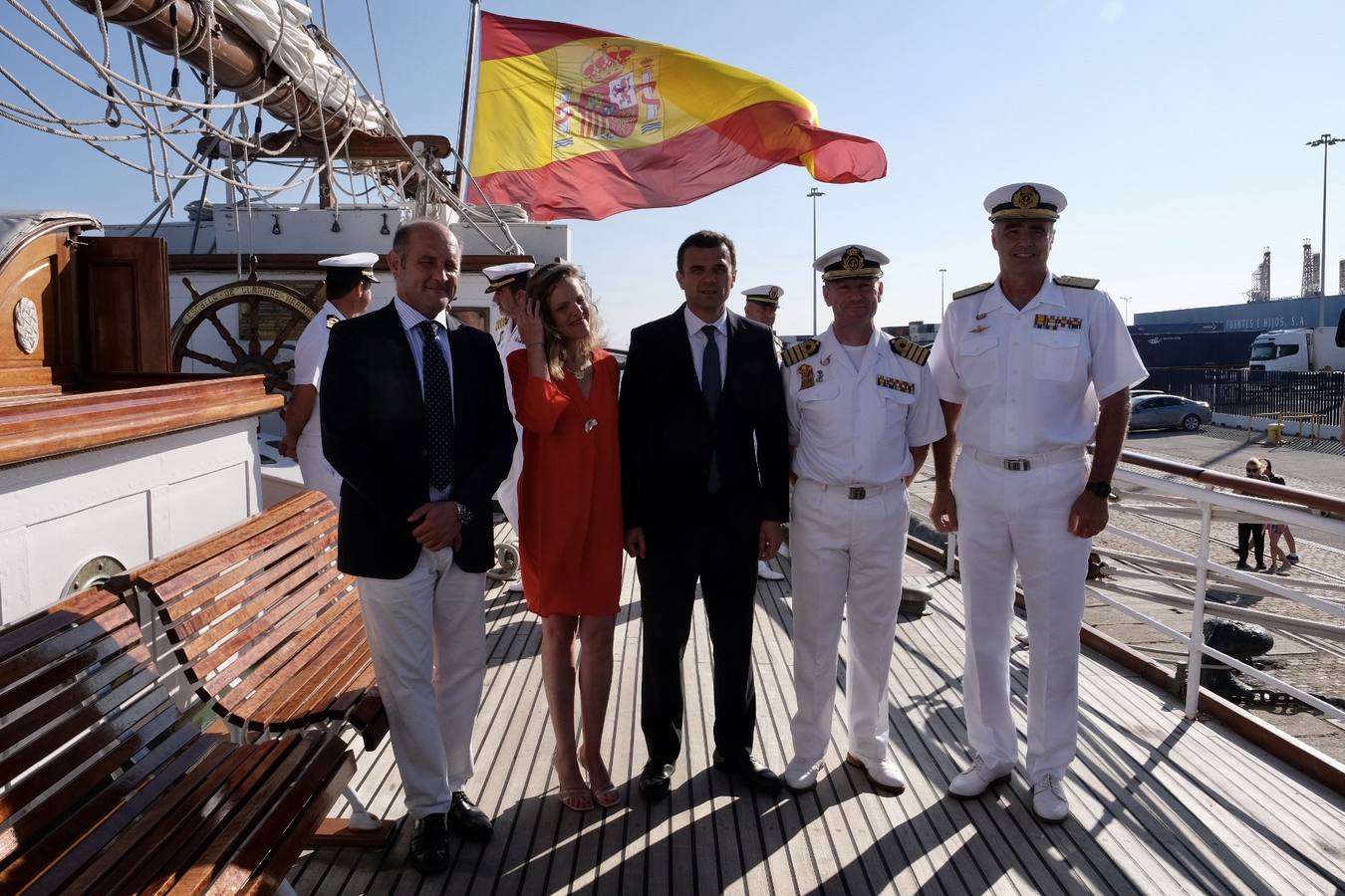 Fotos: Emotiva llegada del Juan Sebastián Elcano a Cádiz