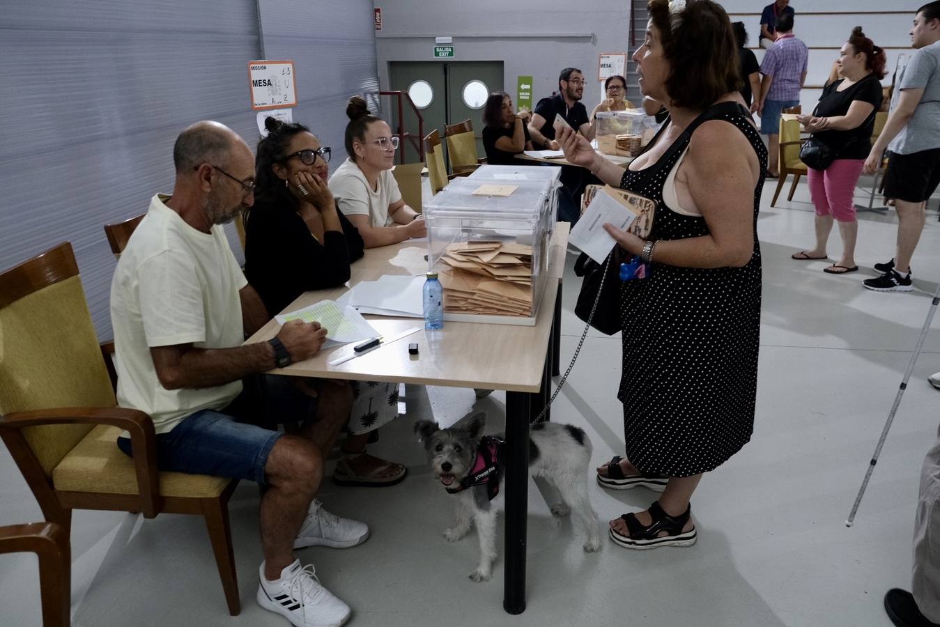 Fotos: Ambiente playero en una jornada electoral decisiva