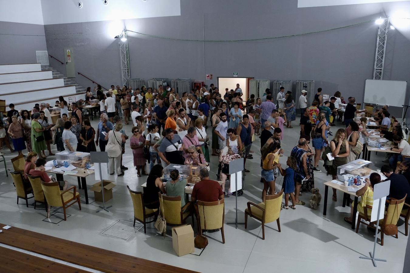 Fotos: Ambiente playero en una jornada electoral decisiva