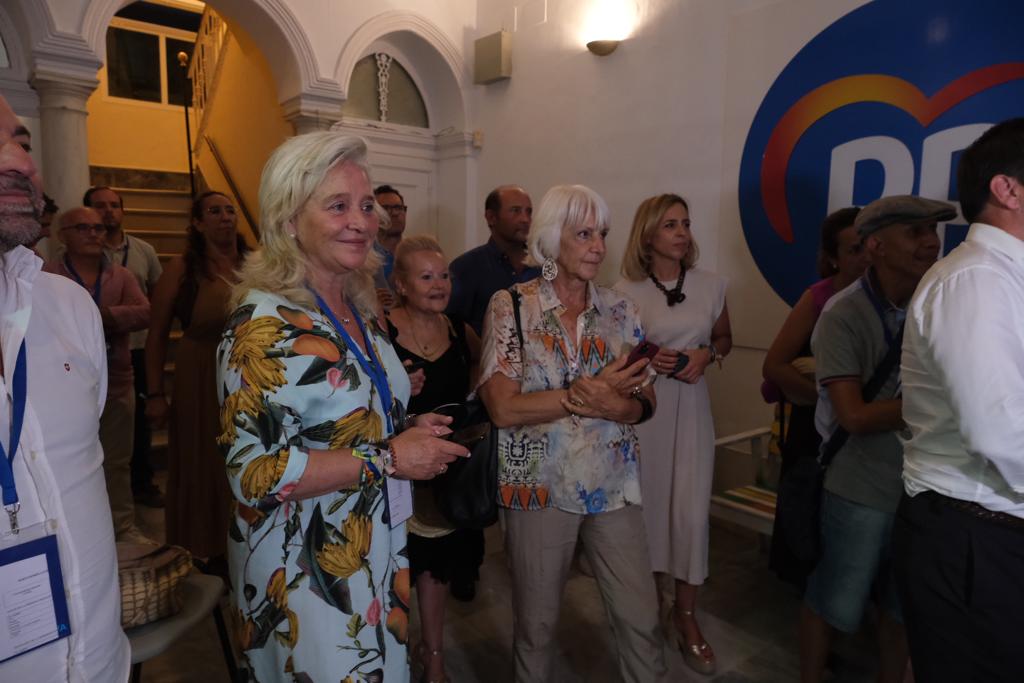 Fotos: Ambiente en la sede del PP en Cádiz