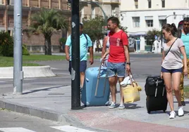 El turismo en  Cádiz vuelve a crecer en junio con respecto al precovid